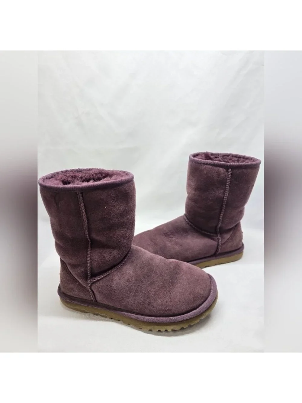 UGG F23112D Classic Short  PURPLE  Sheepskin Boots Women size 6- Stains